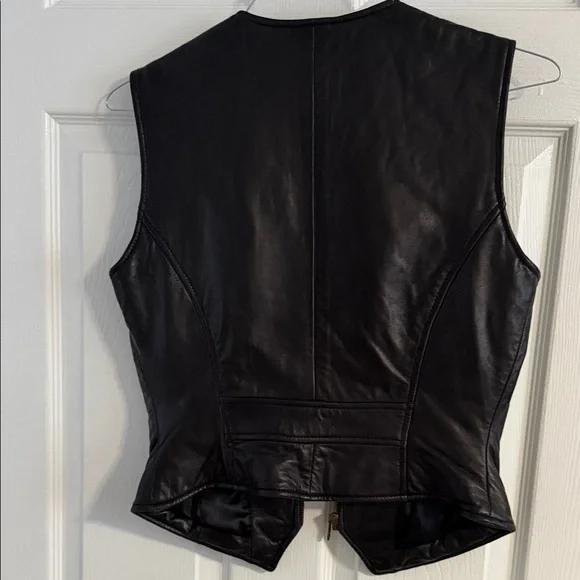 Vintage Wilsons Pelle Studio Women's Sleek Black Leather Vest - size Medium - Picture 5 of 10